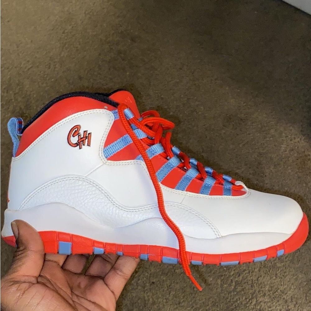 Basketball sneakers